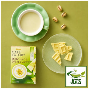 (AGF) - Blendy Cafe Latory Rich Pistachio White Chocolate Latte - box, cup and white chocolate