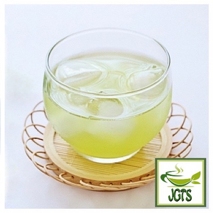 ITO EN Oi Ocha Matcha Green Tea Bags - Brewed green tea in cup over ice