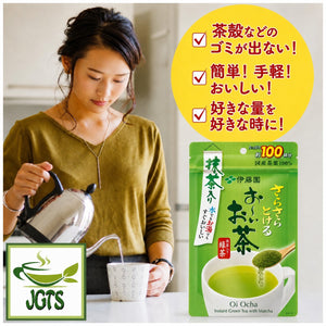 (ITO EN) Oi Ocha Sarasara Green Tea with Matcha - Girl making fresh brewed in cup