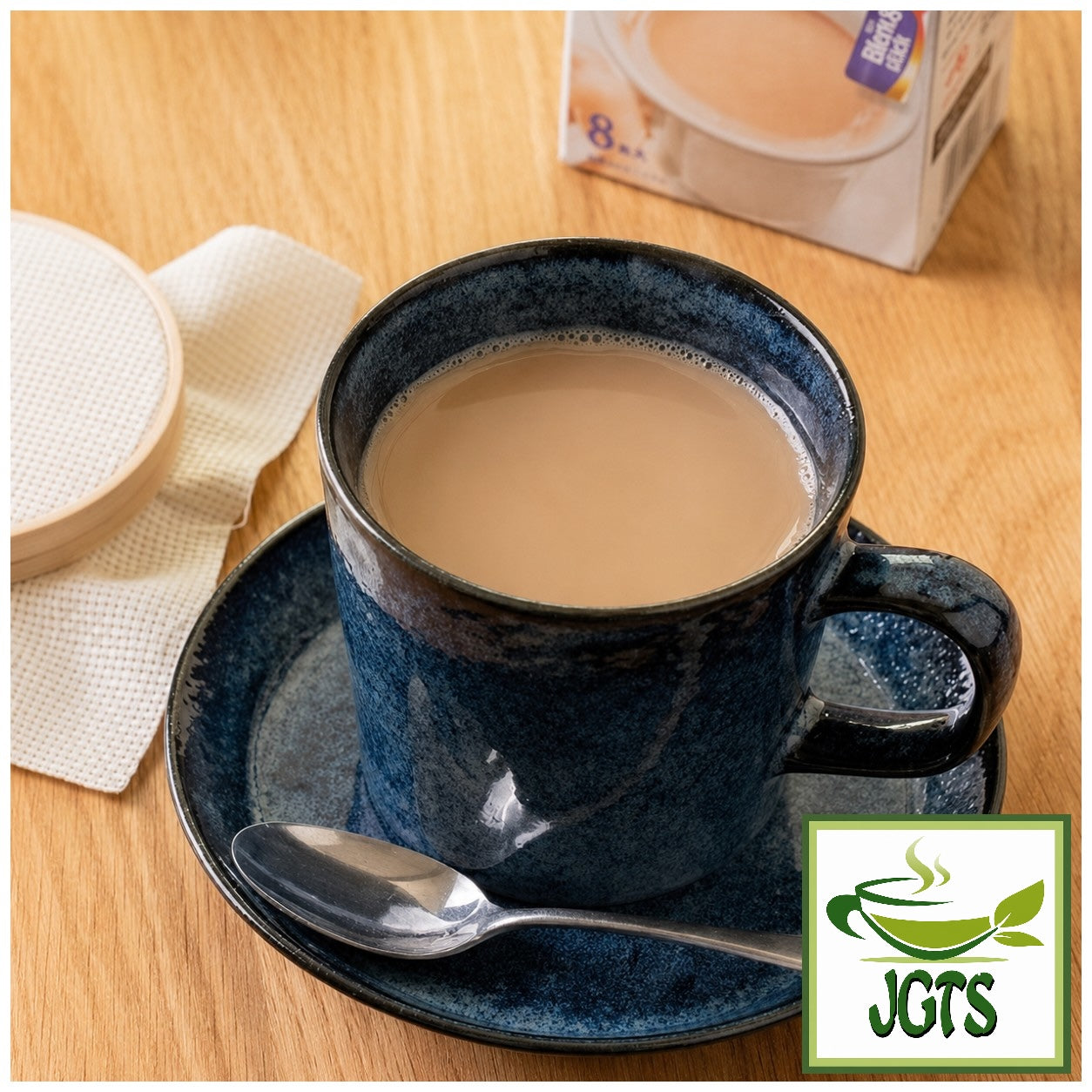 (AGF) - Blendy Royal Milk Tea Au Lait Instant Tea 8 Sticks - Brewed in cup photograph