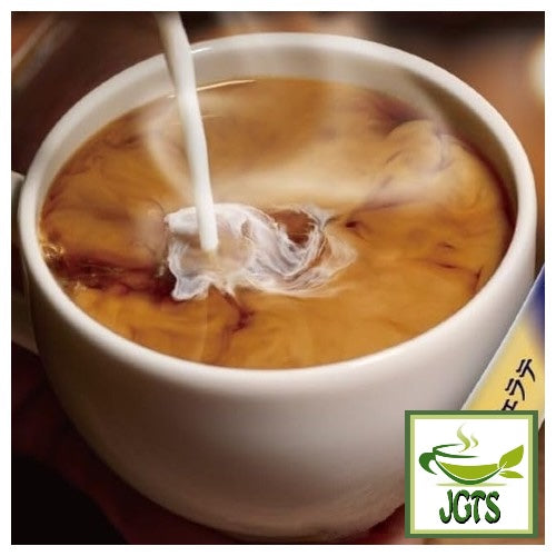 (AGF) Luxurious Coffee Shop Cafe Latte Rich Flavor - Poured in cup