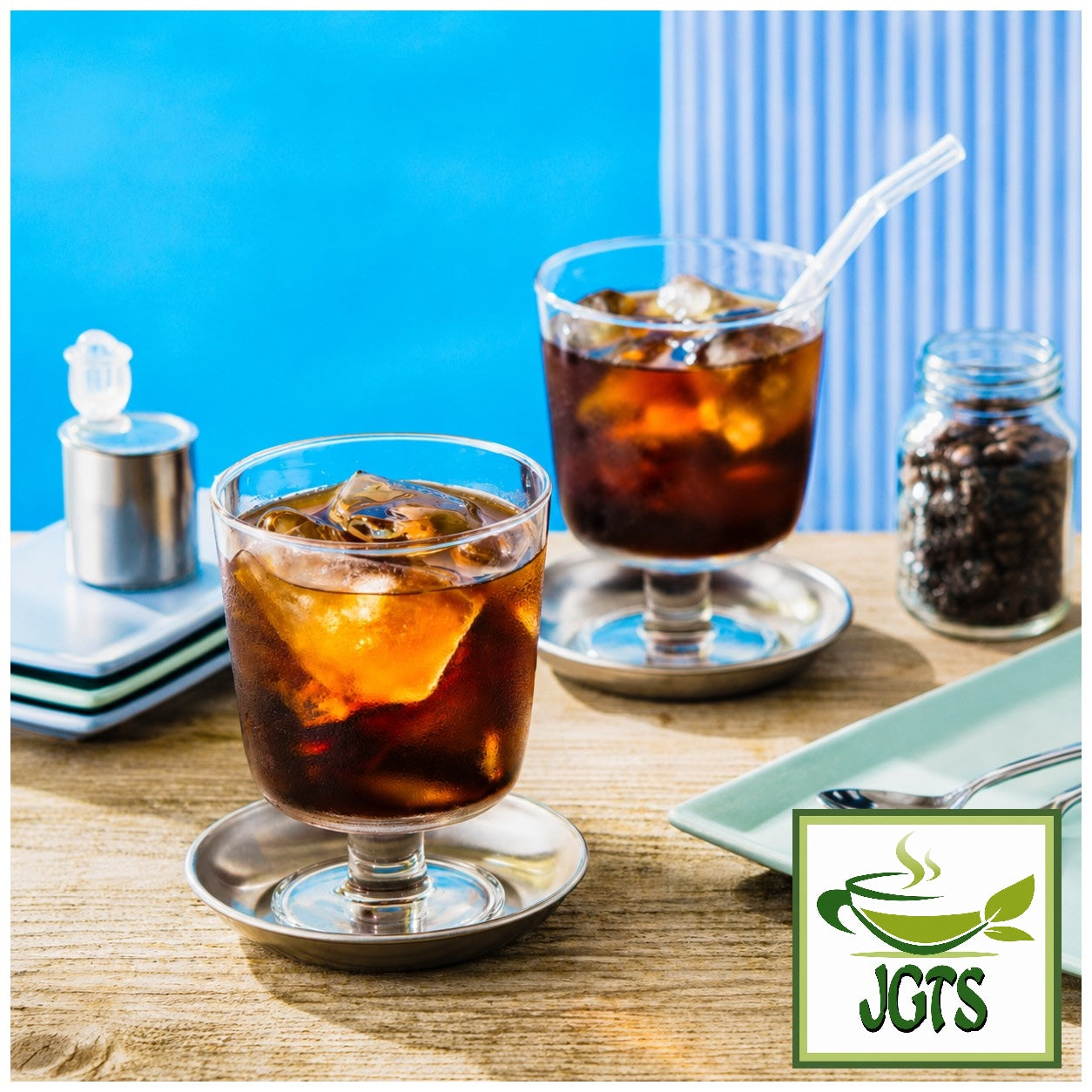 Doutor Direct Fire Roasted Cold Brew Coffee - 2 glasses served cold over ice