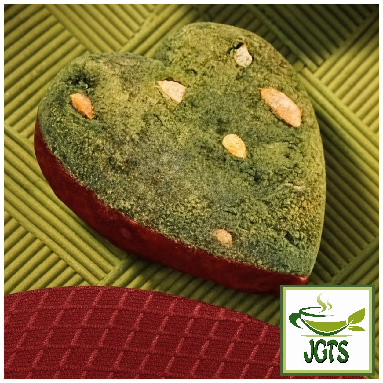 (Fujiya) - Heart Cookies Matcha Macadamia - 1 matcha chocolate cookie