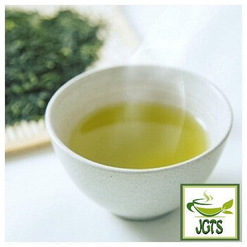 ITO EN Oi Ocha Eco Green Tea Bags - Brewed hot green tea in cup