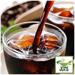 (UCC) - Artisan's Coffee Cold Brewed Iced Coffee Bags - Iced coffee pour in glass