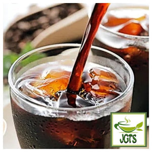 (UCC) Artisan's Coffee Cold Brewed Iced Coffee Bags - Iced coffee pour in glass