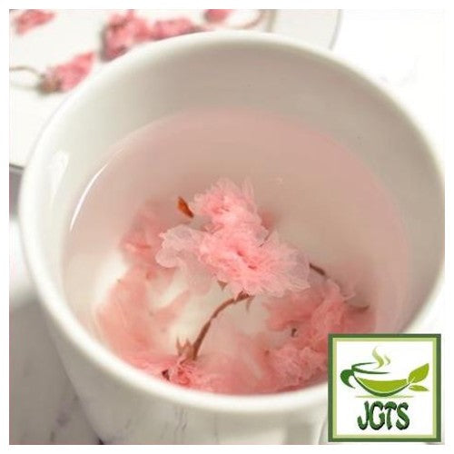 Gyokuroen Sakura Tea - Sakura Pickled and salted cherry blossoms in cup